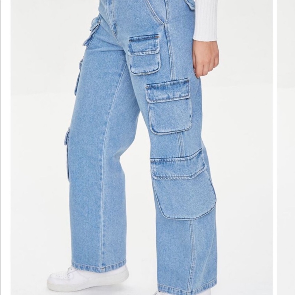 Forever 21 Relaxed Cargo Jeans NWT - Picture 2 of 8